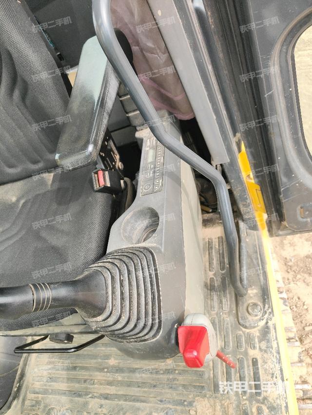 座椅左側(cè)控制臺(tái)/音響/含左手柄（駕駛室部分）