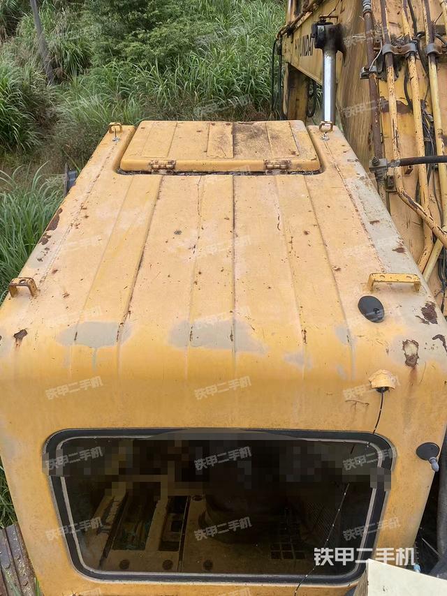 驾驶室顶部（整机外观）