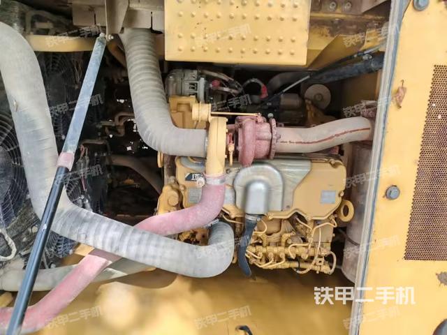 發(fā)動機(jī)整體俯視(整機(jī)外觀) 發(fā)動機(jī)整體俯視(整機(jī)外觀)