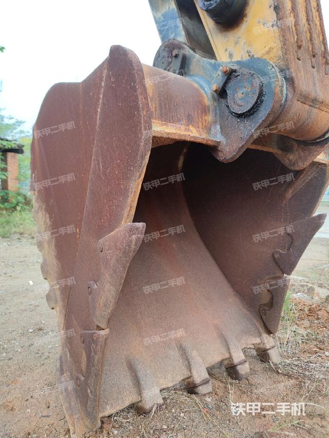 小臂整體左后(工作和回轉(zhuǎn)裝置) 小臂整體左后(工作和回轉(zhuǎn)裝置)