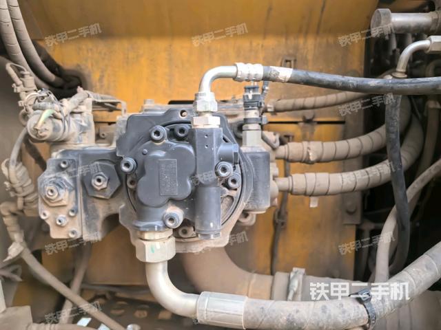 液壓泵斜45?右(大件艙室) 液壓泵斜45?右(大件艙室)