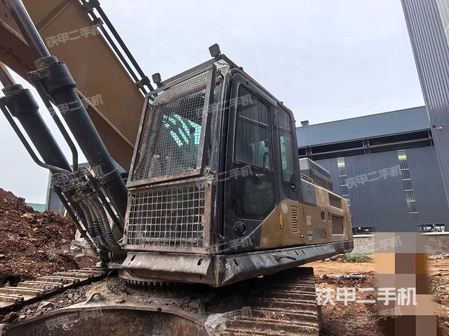 駕駛室左前45度(駕駛室部分) 駕駛室左前45度(駕駛室部分)