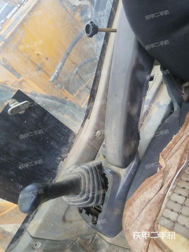 座椅右側(cè)控制臺(tái)/鑰匙門/油門/含右手柄(駕駛室部分) 座椅右側(cè)控制臺(tái)/鑰匙門/油門/含右手柄(駕駛室部分)