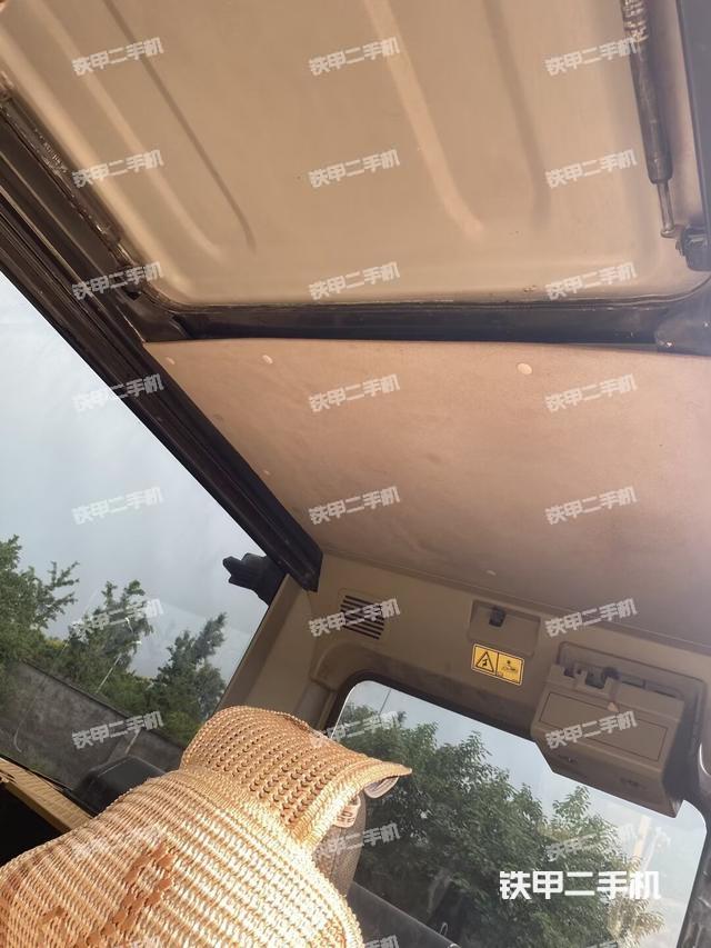 駕駛室頂部（整機(jī)外觀）