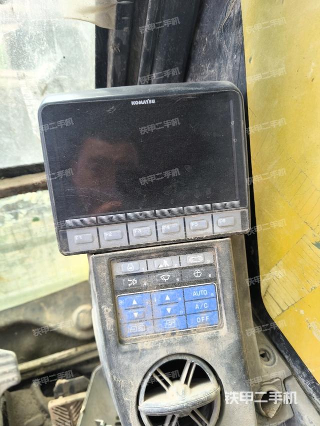 驾驶室整体(整机外观) 驾驶室整体(整机外观)