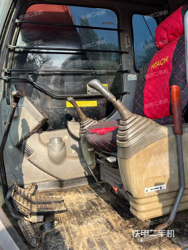 驾驶室整体（整机外观）