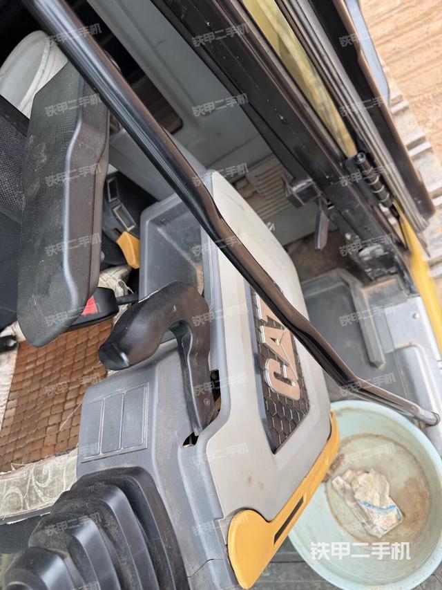 座椅右侧控制台/钥匙门/油门/含右手柄（驾驶室部分）