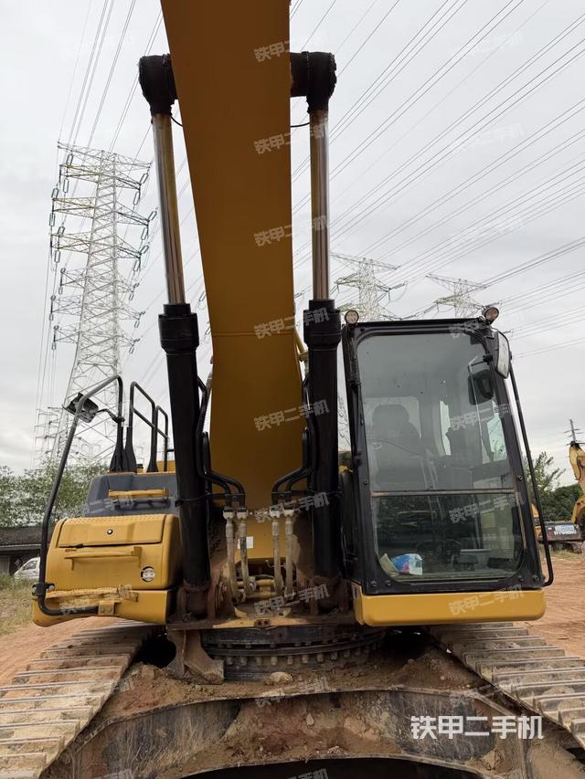 大臂油缸整体 竖拍（工作和回转装置）