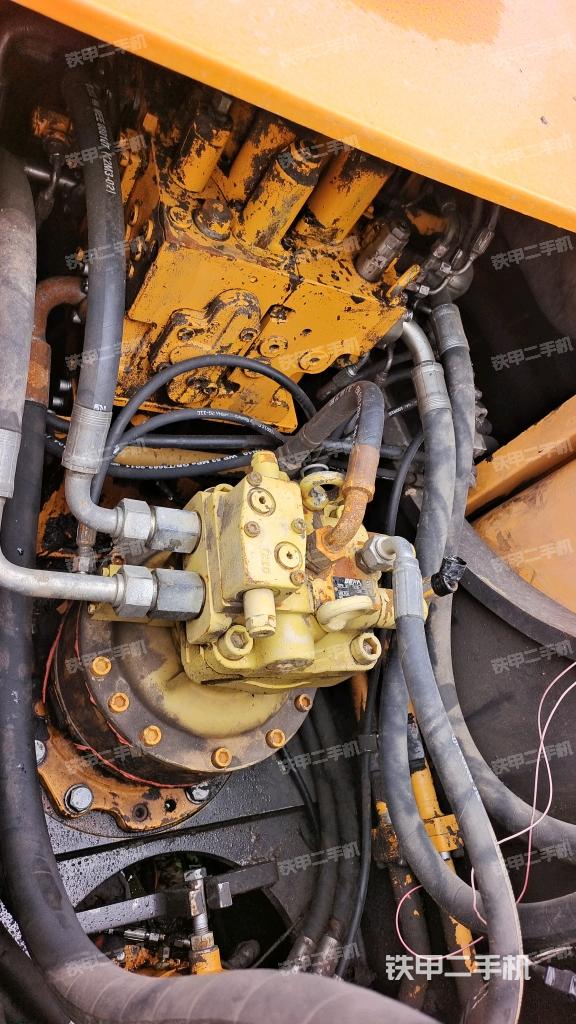 回轉(zhuǎn)馬達(dá)和主控閥（整機(jī)外觀）