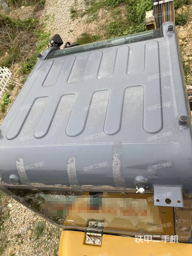 駕駛室頂部（整機外觀）