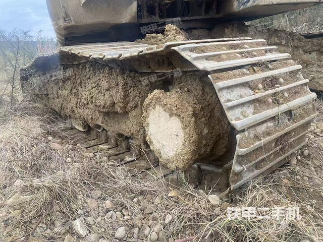 单侧履带整体(整机外观) 单侧履带整体(整机外观)