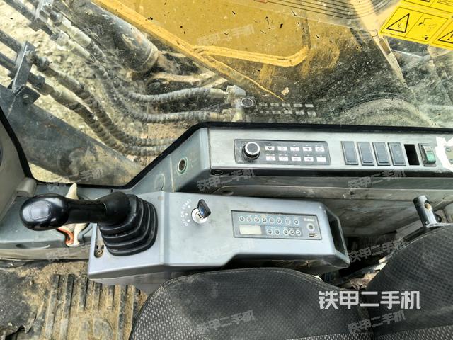 座椅右側(cè)控制臺(tái)/鑰匙門/油門/含右手柄（駕駛室部分）