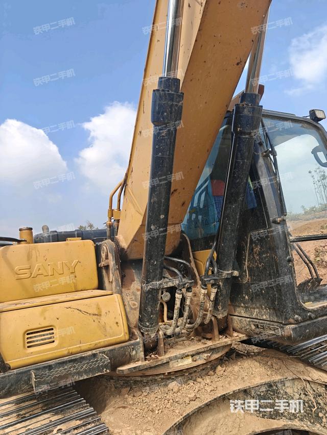 大臂油缸整體?豎拍（工作和回轉(zhuǎn)裝置）