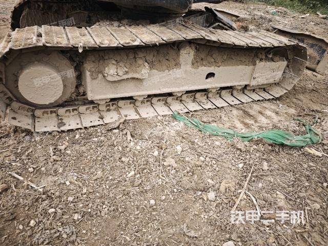 单侧履带整体(整机外观) 单侧履带整体(整机外观)