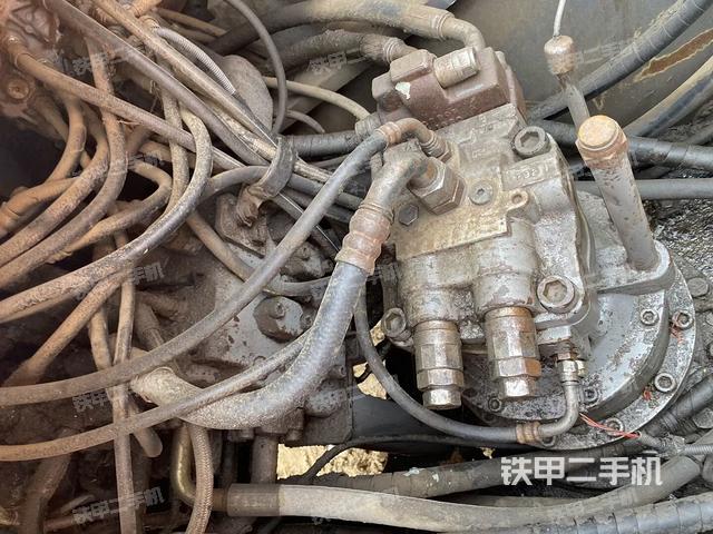 回转马达和主控阀（整机外观）