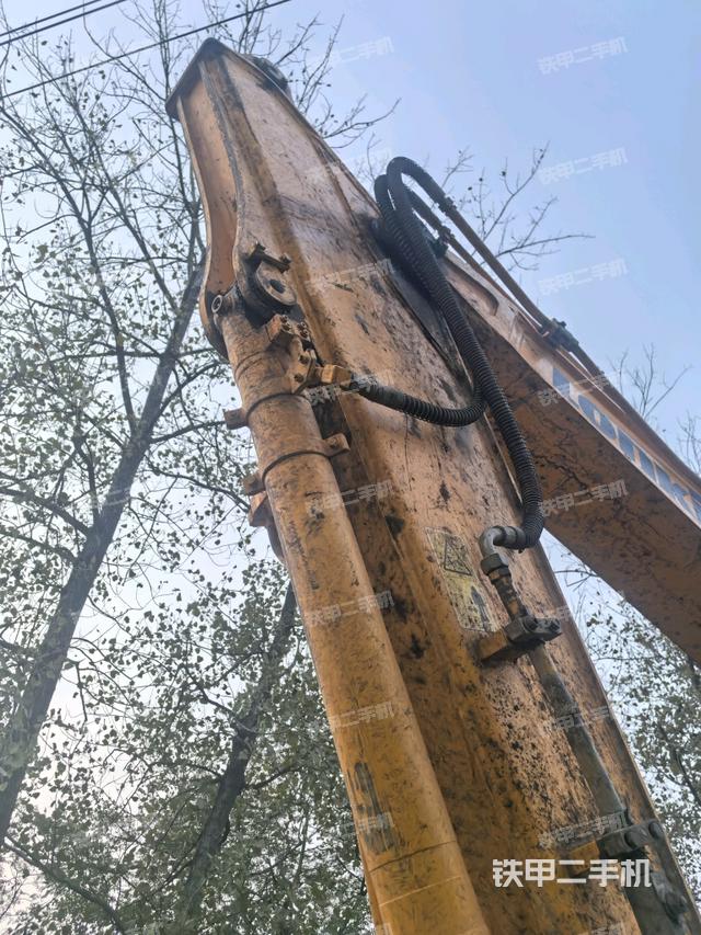 大臂油缸整體?豎拍(工作和回轉(zhuǎn)裝置) 大臂油缸整體?豎拍(工作和回轉(zhuǎn)裝置)