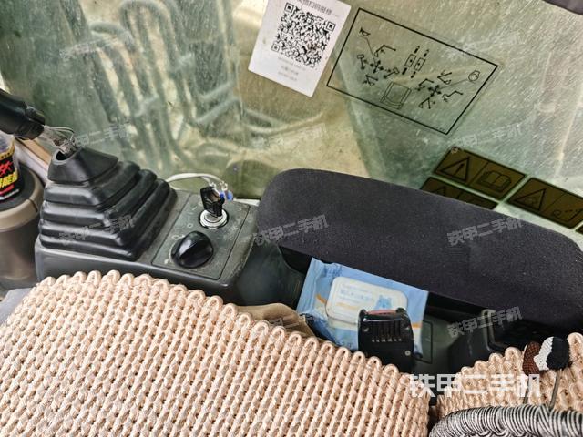 座椅左側(cè)控制臺/音響/含左手柄（駕駛室部分）