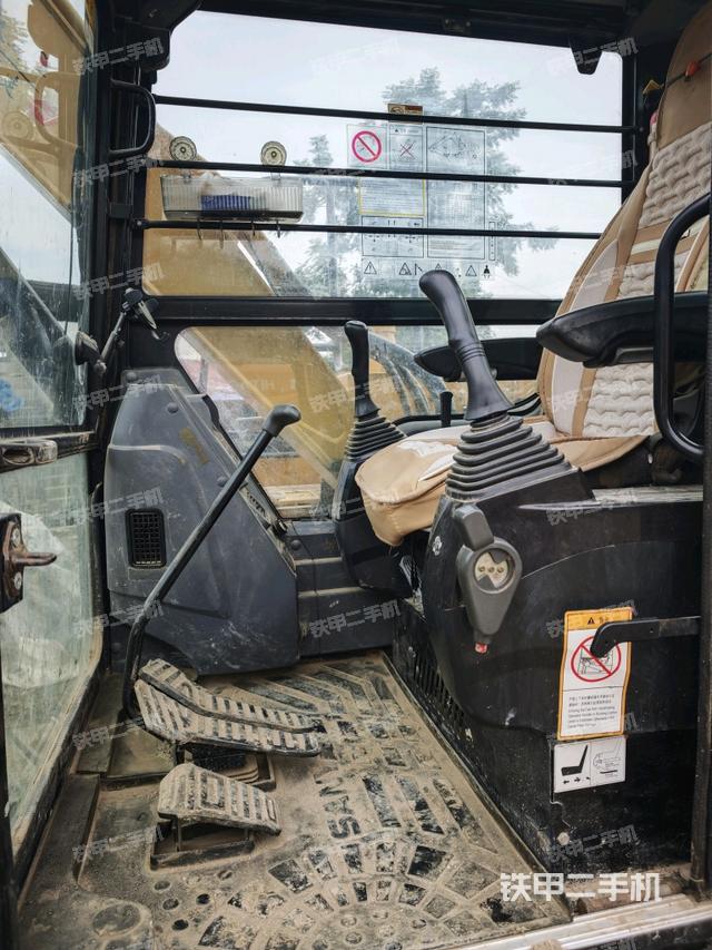 驾驶室整体(整机外观) 驾驶室整体(整机外观)