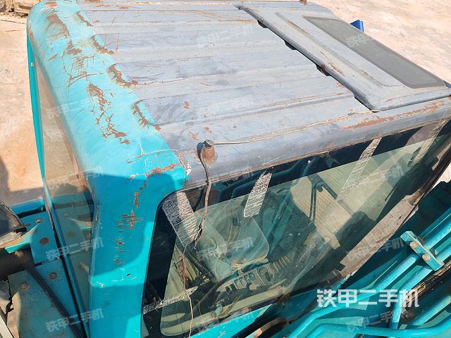 驾驶室顶部(整机外观) 驾驶室顶部(整机外观)