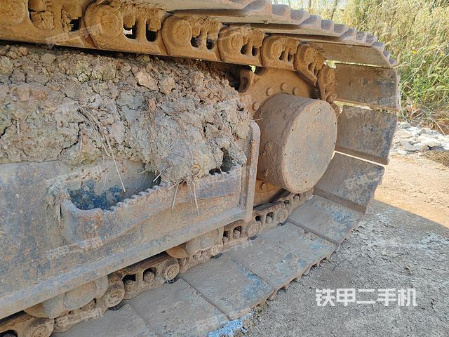 单侧履带整体(整机外观) 单侧履带整体(整机外观)