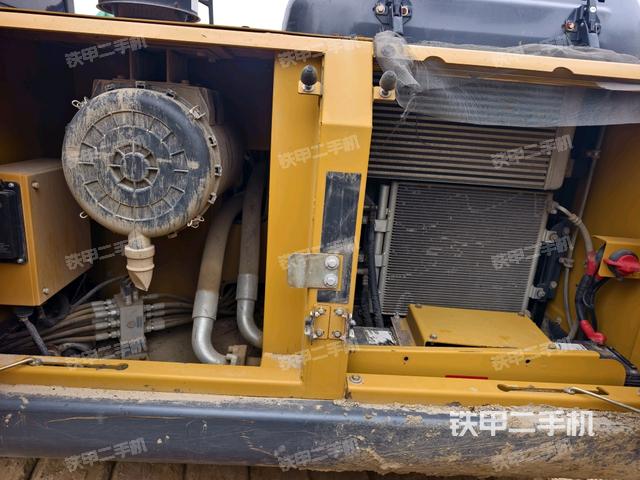 散熱器正面(大件艙室) 散熱器正面(大件艙室)