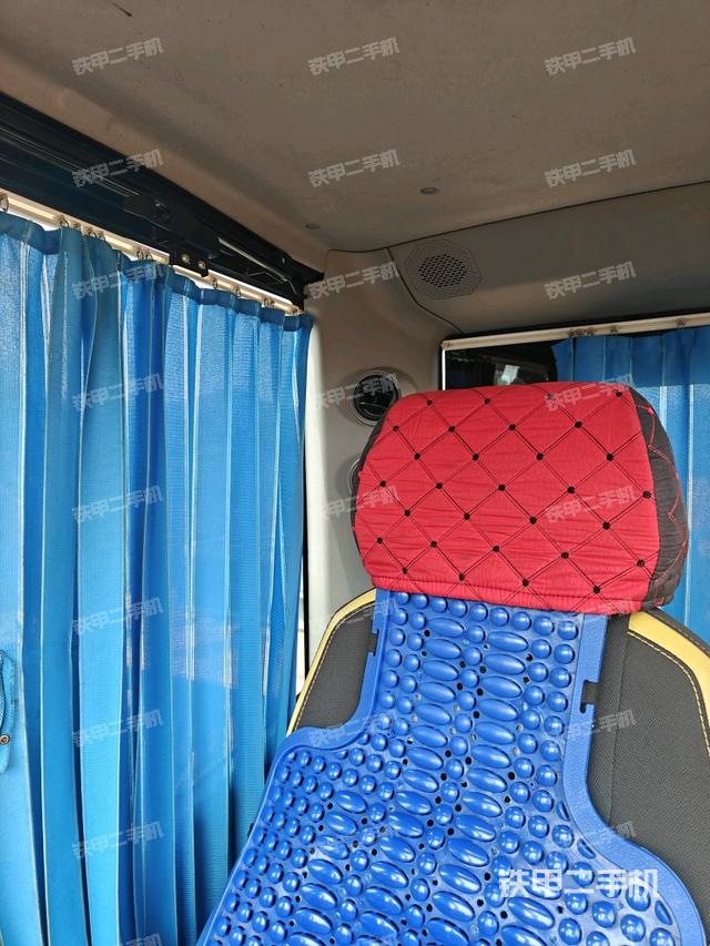 左后方玻璃角標(biāo)（駕駛室部分）