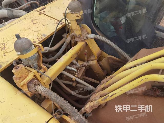 回转马达和主控阀（整机外观）