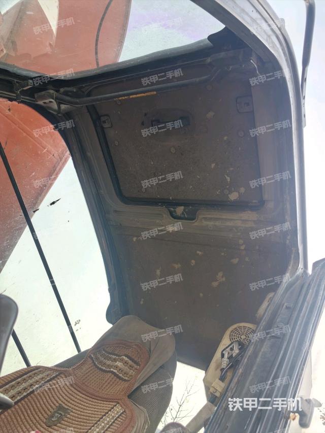 驾驶室顶部（整机外观）