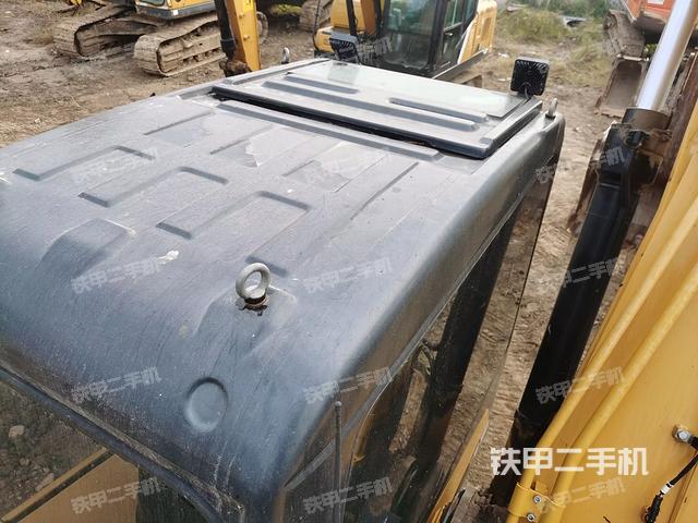 駕駛室頂部(整機外觀) 駕駛室頂部(整機外觀)