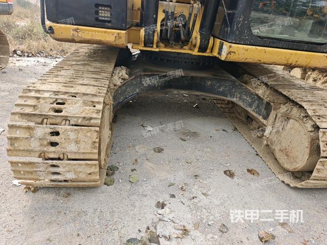 单侧履带整体(整机外观) 单侧履带整体(整机外观)