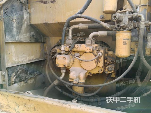 液壓泵艙室正面整體（整機(jī)外觀）