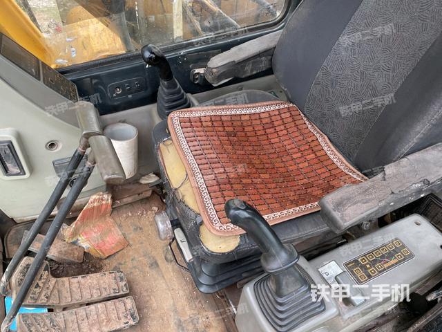 座椅左侧控制台/音响/含左手柄（驾驶室部分）