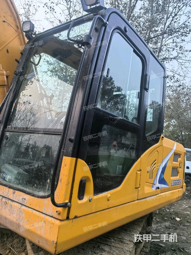 座椅左側(cè)控制臺(tái)/音響/含左手柄(駕駛室部分) 座椅左側(cè)控制臺(tái)/音響/含左手柄(駕駛室部分)