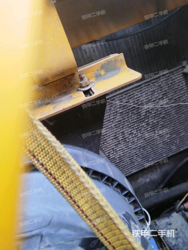 散熱器正面(大件艙室) 散熱器正面(大件艙室)