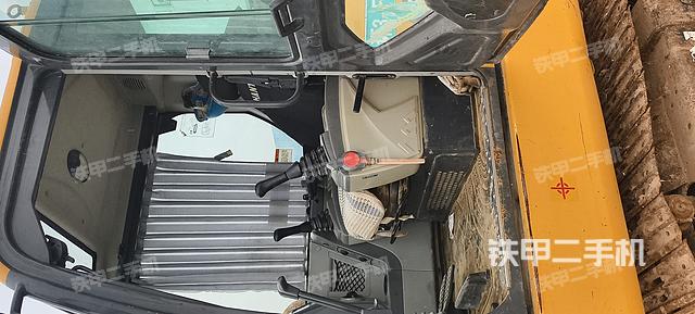 駕駛室整體(整機(jī)外觀) 駕駛室整體(整機(jī)外觀)