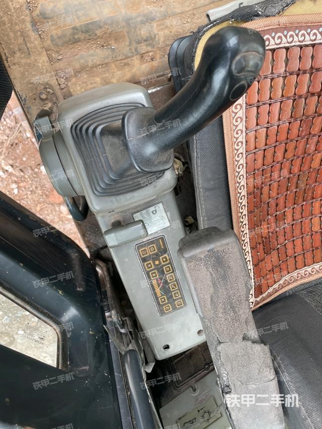 左后方玻璃角标（驾驶室部分）