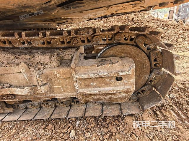 右側(cè)行走馬達蓋板(行走機構(gòu)) 右側(cè)行走馬達蓋板(行走機構(gòu))