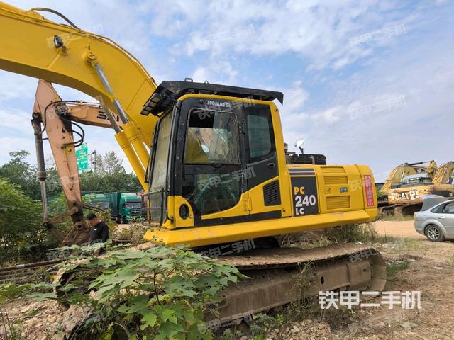 小松PC240LC-8挖掘机