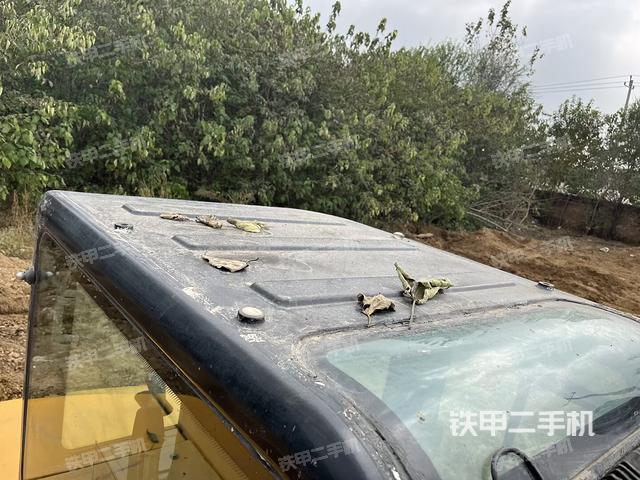 驾驶室顶部(整机外观) 驾驶室顶部(整机外观)