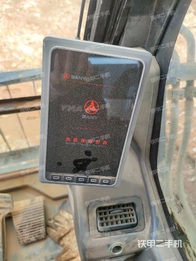 显示屏 (驾驶室部分) 显示屏 (驾驶室部分)