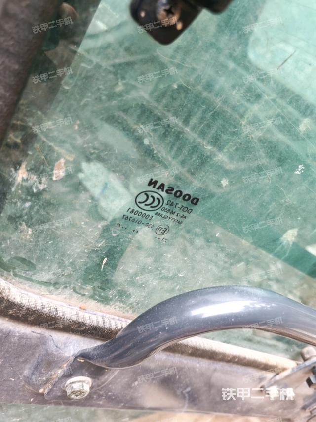 左后方玻璃角標(biāo)(駕駛室部分) 左后方玻璃角標(biāo)(駕駛室部分)