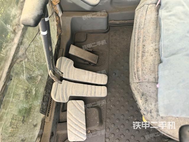 后窗玻璃角标（驾驶室部分）