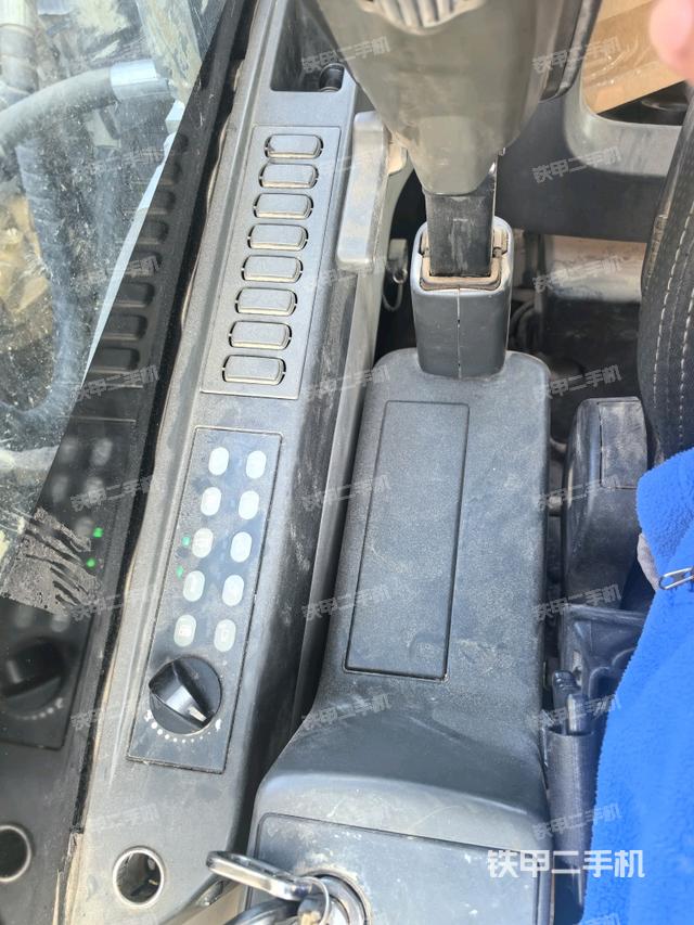 駕駛室左前45度(駕駛室部分) 駕駛室左前45度(駕駛室部分)