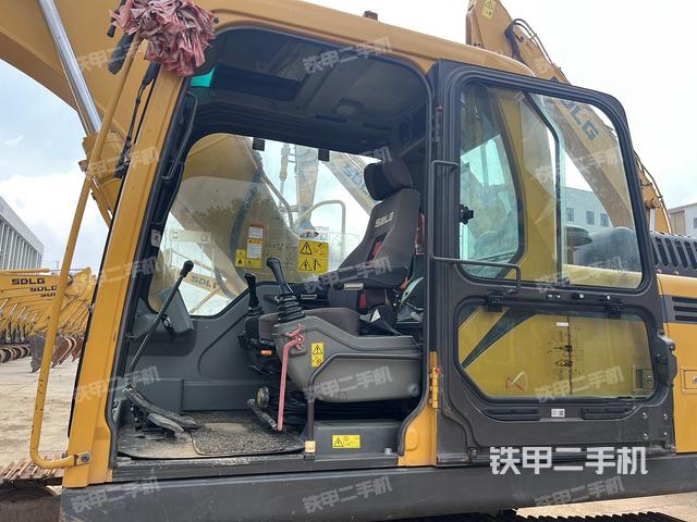 驾驶室整体(整机外观) 驾驶室整体(整机外观)