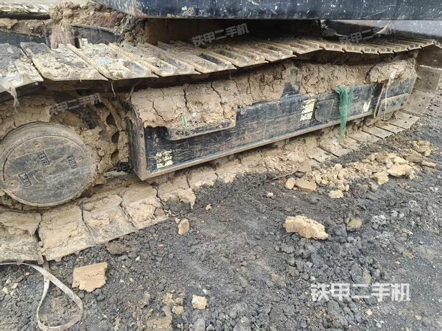 单侧履带整体(整机外观) 单侧履带整体(整机外观)