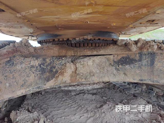 轉(zhuǎn)盤和下車架正前(工作和回轉(zhuǎn)裝置) 轉(zhuǎn)盤和下車架正前(工作和回轉(zhuǎn)裝置)