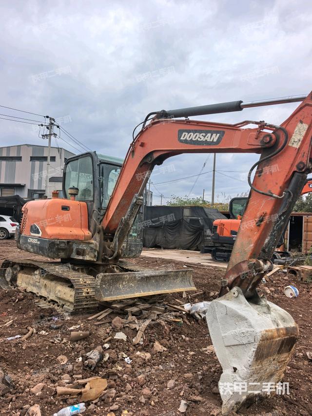 右后45(整机外观) 右后45(整机外观)