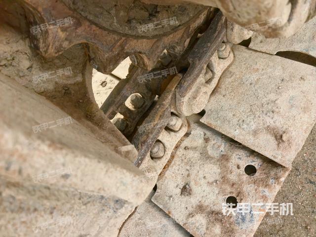 右側(cè)履帶整體(行走機構(gòu)) 右側(cè)履帶整體(行走機構(gòu))