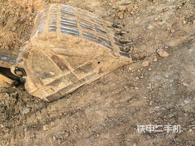 小臂整体左后(工作和回转装置) 小臂整体左后(工作和回转装置)