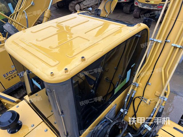 驾驶室顶部(整机外观) 驾驶室顶部(整机外观)